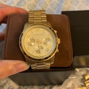 Excellent condition!!! Gold Michael Kors watch.